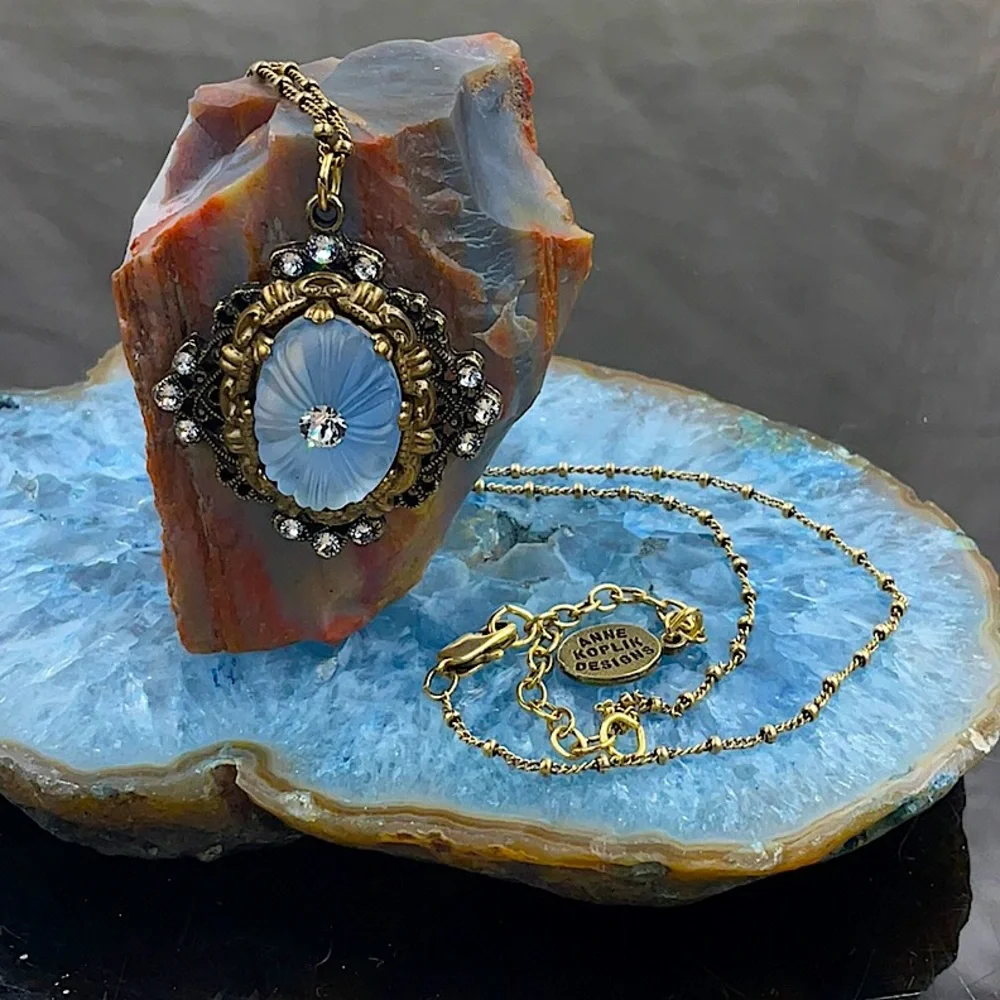 Vtg.Anne Koplik 18” Gold Necklace With Pendant - Picture 4 of 12